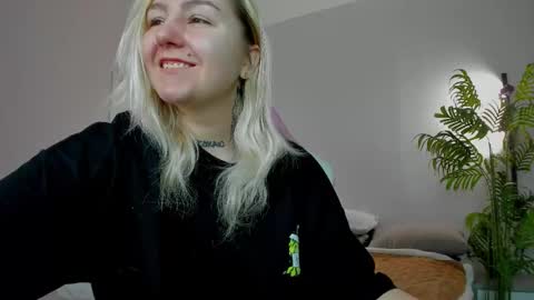 Debbie Mon Tue Fri Sun Sat GMT 3 1000am - 0400pm  online show from 11.22.25