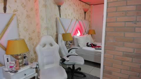 Snapshot of deboralombardii chatting on 09.08.25 deboralombardii online show from 09.08.25