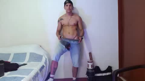 Snapshot of deconrios chatting on 02.01.25 Santiago online show from 02.01.25