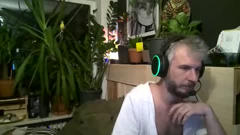 Snapshot of deebo1987 chatting on 11.14.25 Deen online show from 11.14.25