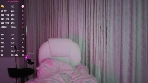 Snapshot of deftsuki chatting on 09.12.25 Stephanie.e online show from 09.12.25