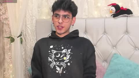 Snapshot of deimon_dust chatting on 12.01.25 Deimon Dust online show from 12.01.25