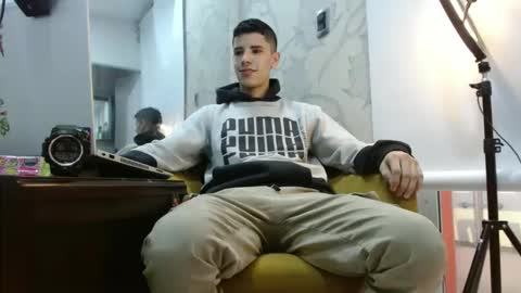 Snapshot of delglo chatting on 10.08.25 delglo online show from 10.08.25