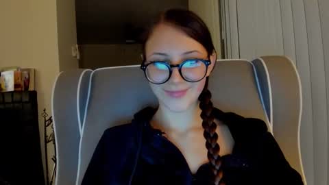 Snapshot of deliciousnoni chatting on 11.01.25 deliciousnoni online show from 11.01.25