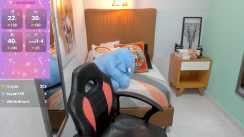 Snapshot of delilaquinn chatting on 12.27.24 delilaquinn online show from 12.27.24