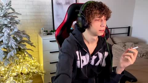 Snapshot of denobluora chatting on 12.12.24 Jasper online show from 12.12.24