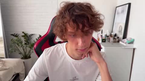 Snapshot of denobluora chatting on 10.03.25 Jasper online show from 10.03.25