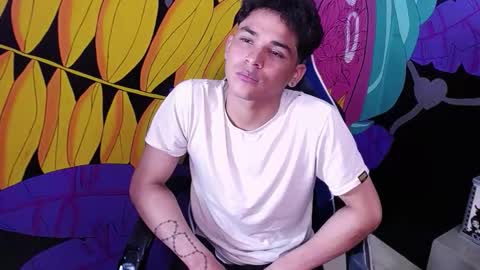 Snapshot of denverr___ chatting on 11.24.25 Denverr online show from 11.24.25