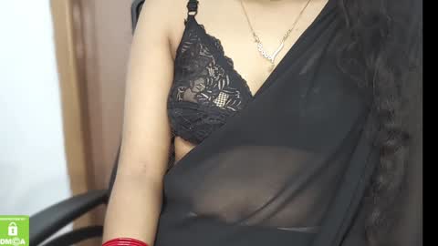 Snapshot of desicoupleshow chatting on 01.18.25 Eva and Adam online show from 01.18.25