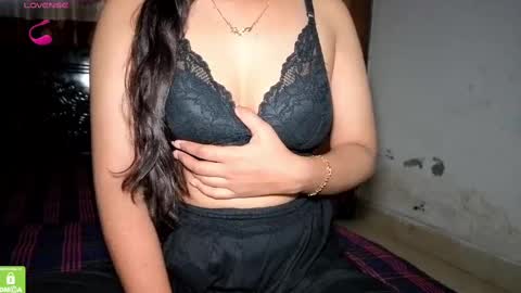 Snapshot of desicoupleshow chatting on 10.06.25 Eva and Adam online show from 10.06.25