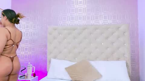 Sara Desire online show from 09.12.25