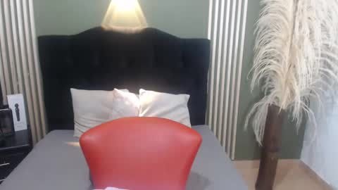 Snapshot of desiring__angel chatting on 01.10.25 Desiring Angel online show from 01.10.25