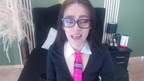 Snapshot of desiring__angel chatting on 02.01.25 Desiring Angel online show from 02.01.25