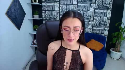 Snapshot of desiring__angel chatting on 10.17.25 Desiring Angel online show from 10.17.25