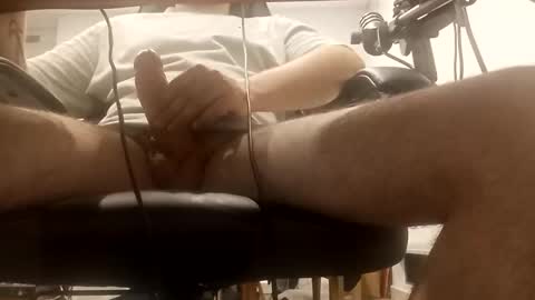 Snapshot of destroyingunit chatting on 11.25.25 destroyingunit online show from 11.25.25