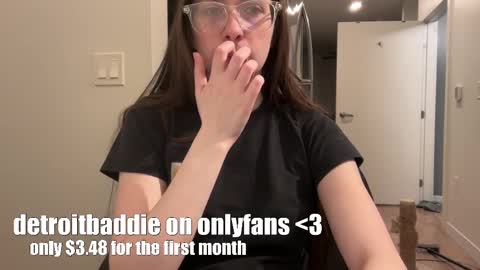 Snapshot of detroitbaddie chatting on 02.25.25 detroitbaddie online show from 02.25.25