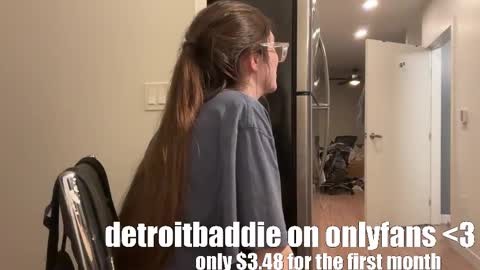 Snapshot of detroitbaddie chatting on 03.10.25 detroitbaddie online show from 03.10.25