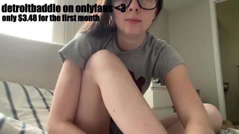 Snapshot of detroitbaddie chatting on 12.02.25 detroitbaddie online show from 12.02.25