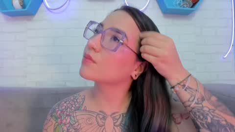 Snapshot of deva_blue chatting on 01.20.25 Deva Blue online show from 01.20.25