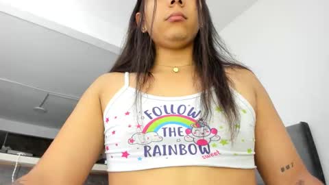 Snapshot of dewolk chatting on 11.25.25 thumb up me please its important online show from 11.25.25