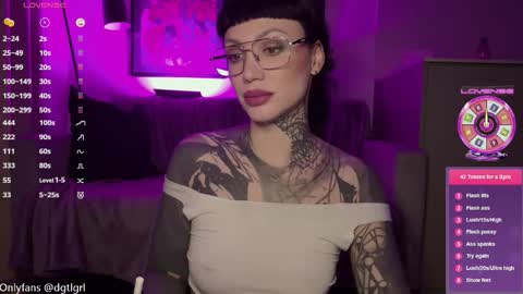 Snapshot of dgtlgrl chatting on 10.08.25 dgtlgrl online show from 10.08.25