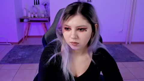 Snapshot of diaangell chatting on 01.27.25 Dia online show from 01.27.25