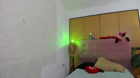 Snapshot of diabla_sexyboobs chatting on 12.31.24 D I A B L A online show from 12.31.24