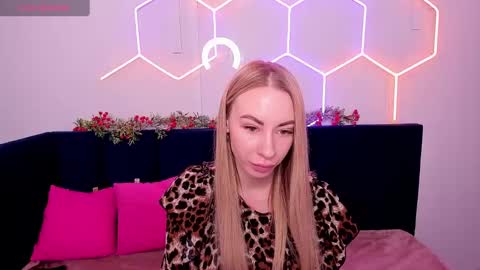 Snapshot of diana_garrett chatting on 01.12.25 Diana  online show from 01.12.25