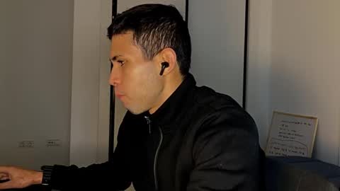 Snapshot of diegomaxxxx chatting on 11.21.25 diegomaxxxx online show from 11.21.25