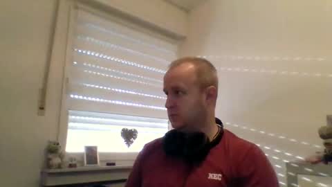 Snapshot of dienummer10 chatting on 10.23.25 dienummer10 online show from 10.23.25