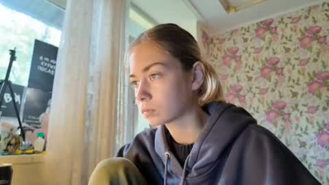 dinorahmroczkowski online show from 09.19.25
