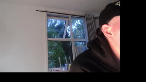 Snapshot of dinosilk chatting on 10.29.25 dinosilk online show from 10.29.25