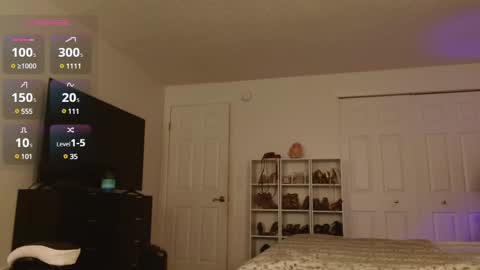 Snapshot of dirtylilsusie chatting on 12.06.24 Susie   online show from 12.06.24