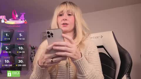 Snapshot of dirtylilsusie chatting on 11.03.25 Susie   online show from 11.03.25