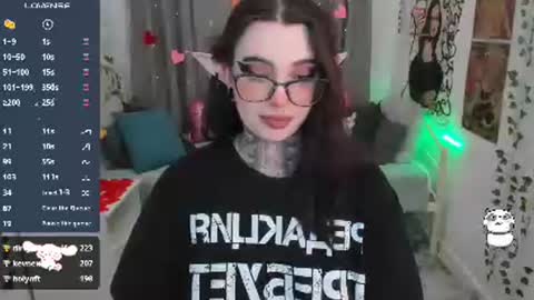 Snapshot of dixipixi_ chatting on 02.14.25 dixipixi_ online show from 02.14.25