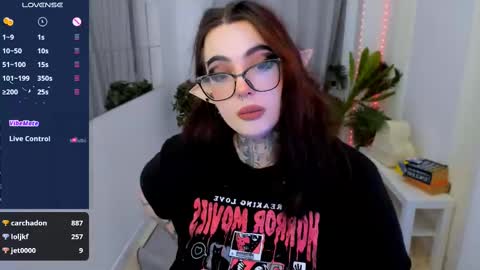 Snapshot of dixipixi_ chatting on 02.22.25 dixipixi_ online show from 02.22.25