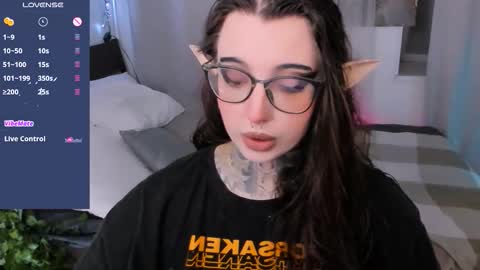 Snapshot of dixipixi_ chatting on 09.18.25 dixipixi_ online show from 09.18.25