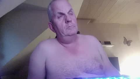 Snapshot of doggy2629 chatting on 10.23.25 doggy2629 online show from 10.23.25
