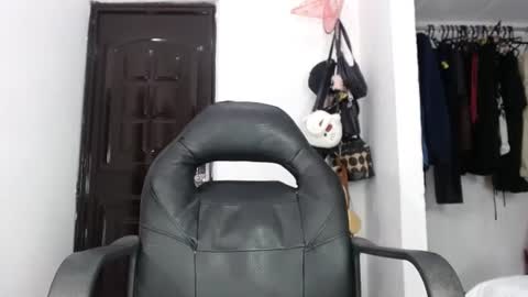 doll_dollys_ online show from 01.28.25