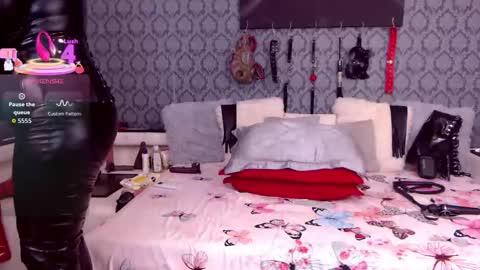 Dolly online show from 09.12.25