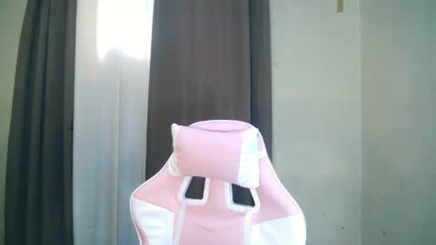 Snapshot of dolly_angel2 chatting on 01.22.25 dolly_angel2 online show from 01.22.25