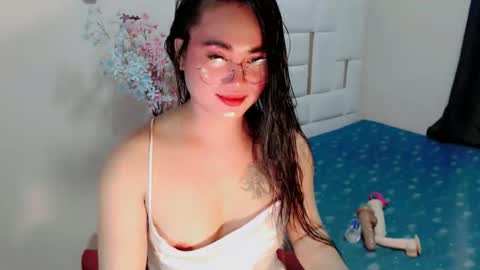 Snapshot of dolly_yume chatting on 09.16.25 YUMEE online show from 09.16.25