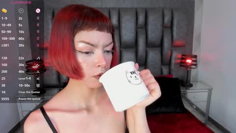 Snapshot of dolyconor chatting on 10.02.25 Dolly online show from 10.02.25