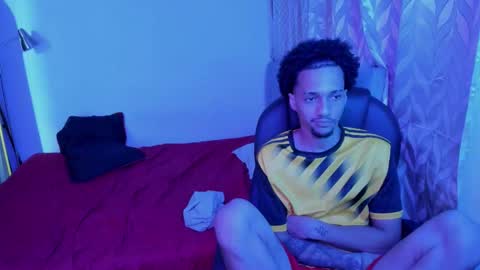 Snapshot of domi_master chatting on 10.19.25 MASTER online show from 10.19.25