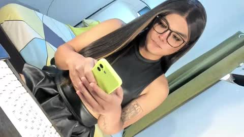 Snapshot of domina_angela chatting on 09.19.25 ANGELA online show from 09.19.25
