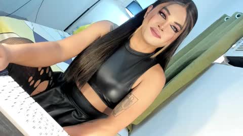 Snapshot of domina_angela chatting on 09.23.25 ANGELA online show from 09.23.25