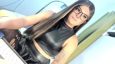 Snapshot of domina_angela chatting on 09.24.25 ANGELA online show from 09.24.25