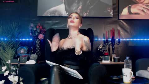 Snapshot of dominatrixeve chatting on 01.12.25 Dominatrix Eve online show from 01.12.25