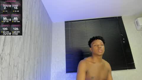 Snapshot of dominicsccott chatting on 12.17.24 Dominicscott online show from 12.17.24