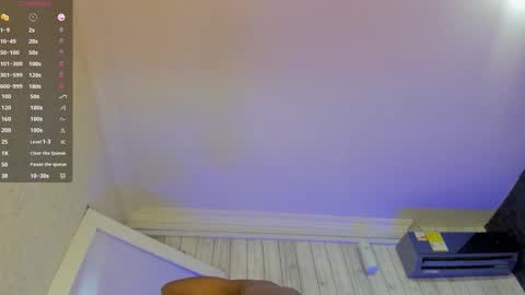 Snapshot of dominicsccott chatting on 10.06.25 Dominicscott online show from 10.06.25
